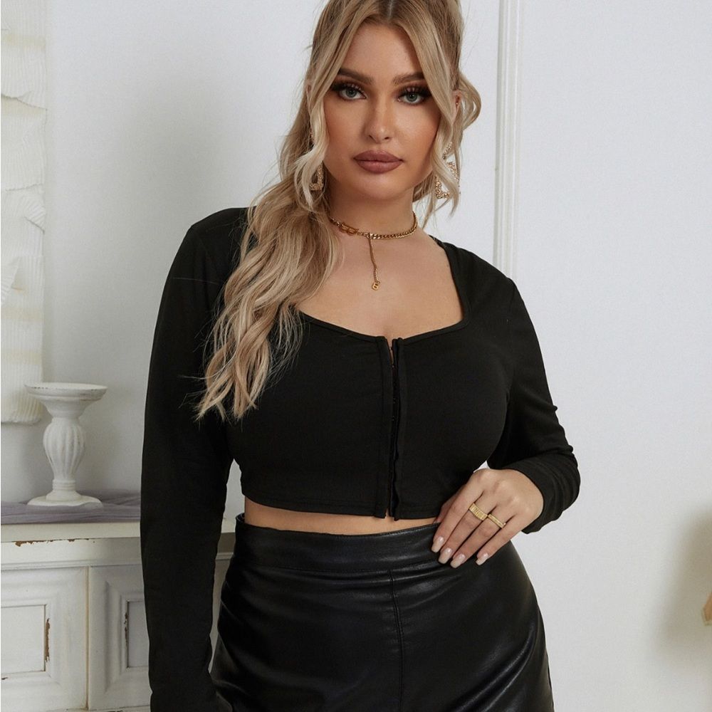 SHEIN Curve Hook and Eye Top